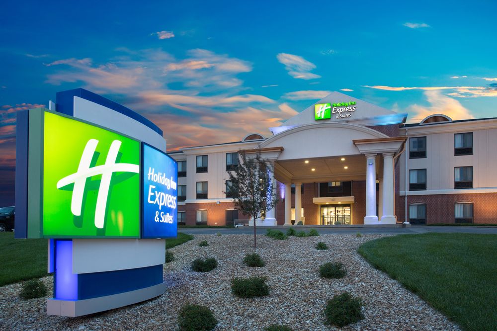Holiday Inn Express Hotel & Suites Concordia US 81 image 1