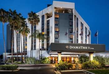 DoubleTree by Hilton Carson - Tap to explore photos