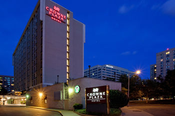 Crowne Plaza Crystal City-Washington, D.C. - Tap to explore photos