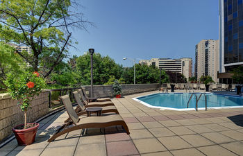 Crowne Plaza Crystal City-Washington, D.C. - Tap to explore photos