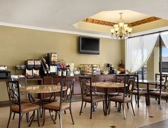 Howard Johnson Inn and Suites Reseda photo 5
