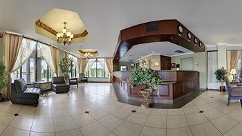 Howard Johnson Inn and Suites Reseda