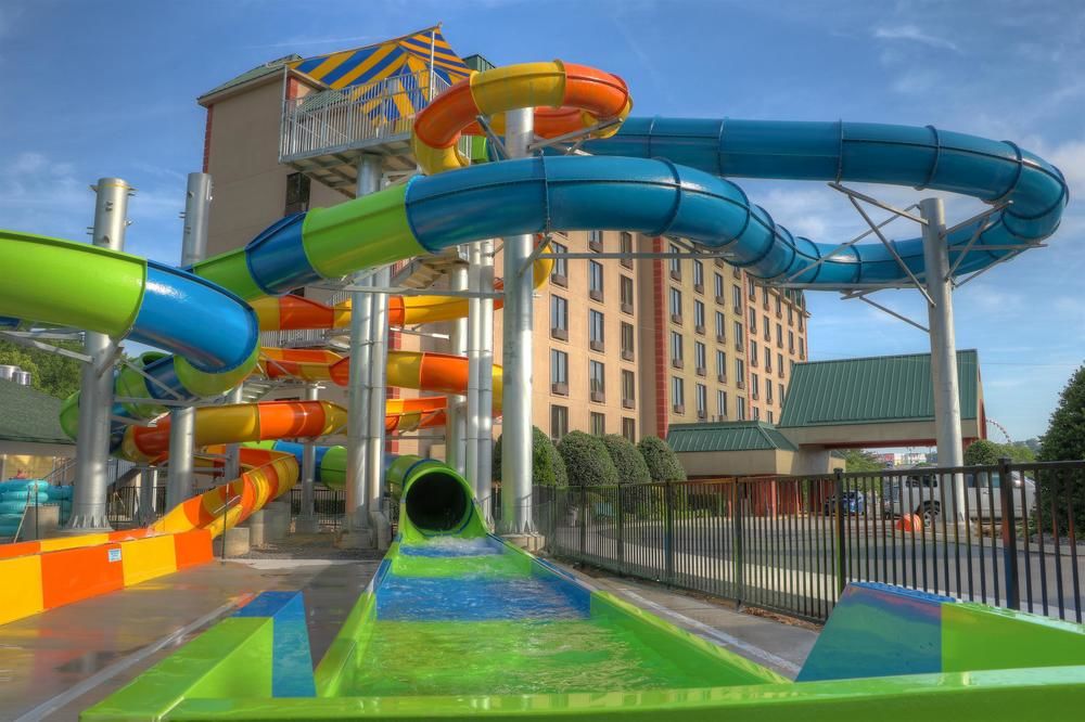 Country Cascades Waterpark Resort image 1