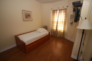 Midwood Suites photo 2