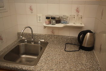 Midwood Suites photo 4