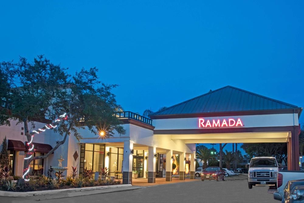 Ramada by Wyndham Houston Intercontinental Airport East image 1