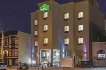 La Quinta Inn & Suites Brooklyn East