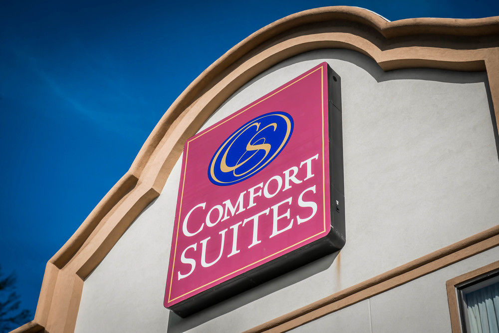 Comfort Suites Panama City Beach image 1