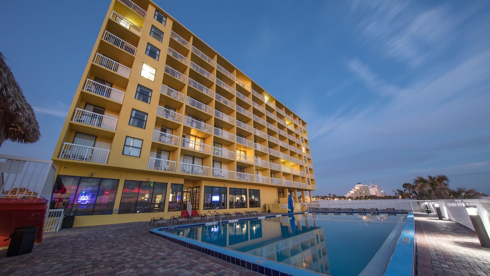Comfort Inn & Suites Daytona Beach Oceanfront image 1