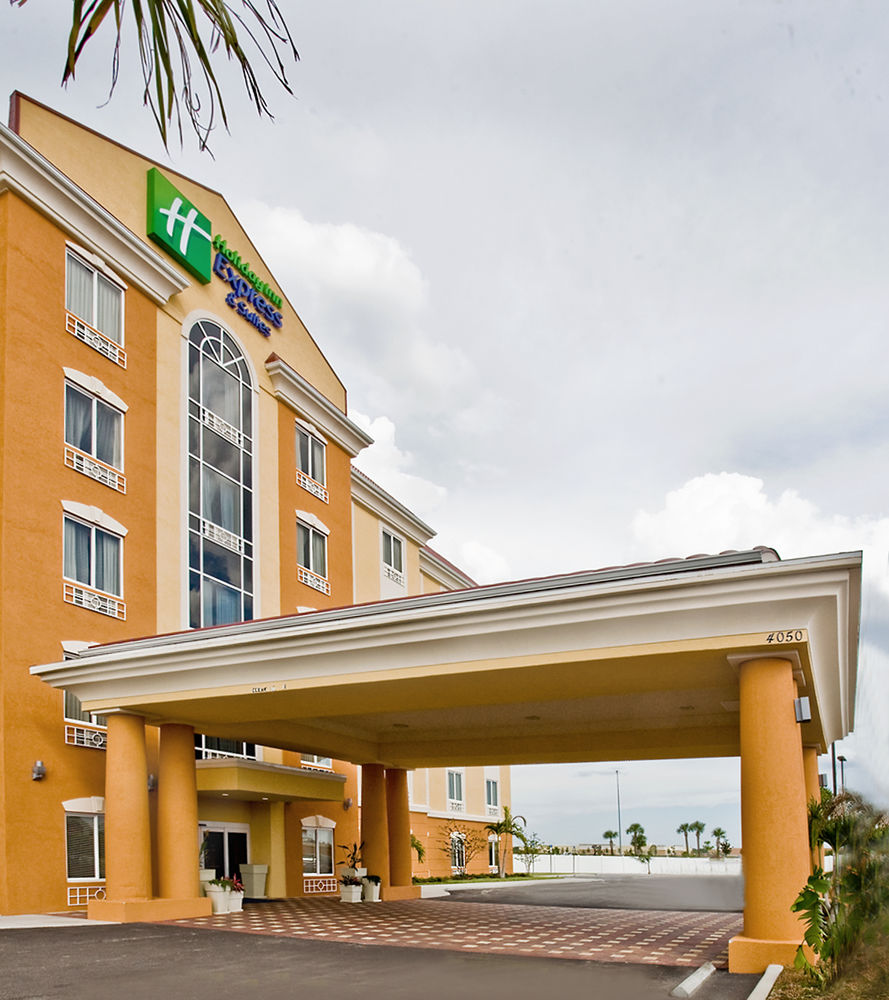 Holiday Inn Express Orlando - South Davenport image 1