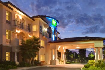 Holiday Inn Express Hotel & Suites Corona image 1