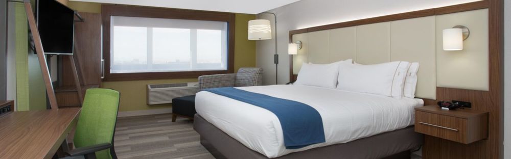 Holiday Inn Express & Suites - Southgate - Detroit Area image 1