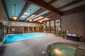 Doubletree by Hilton Pittsburgh Greentree - Tap to explore photos