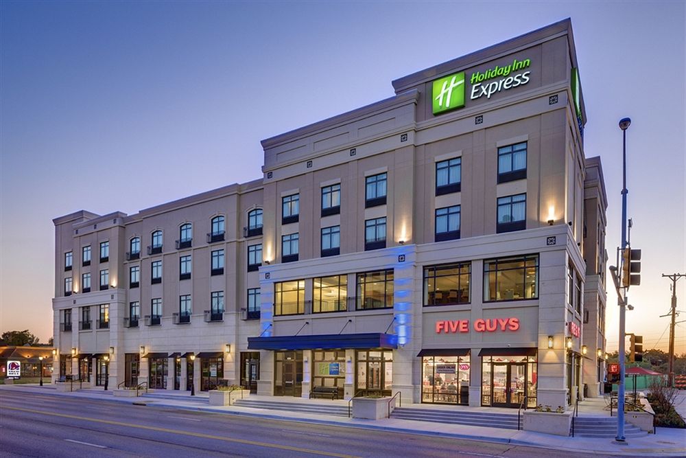 Holiday Inn Express & Suites - Kansas City KU Medical Center image 1