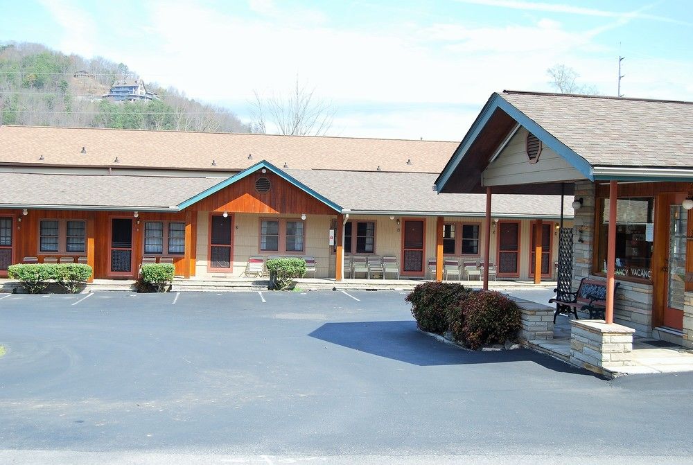 Marshall's Creek Rest Motel image 1