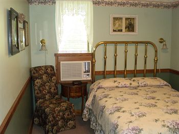 Others, Hotel Millersburg, Holmes
