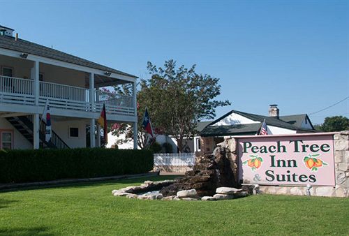 Peach Tree Inn & Suites image 1