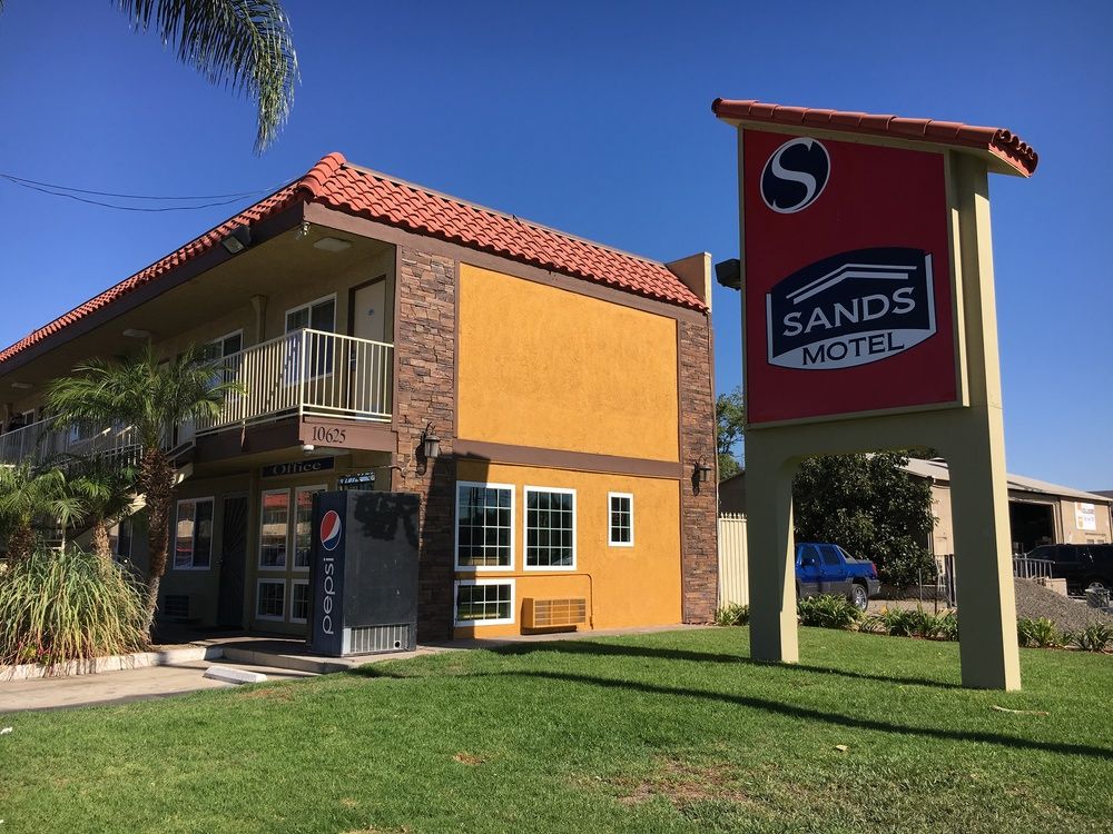 Sands Motel Riverside image 1