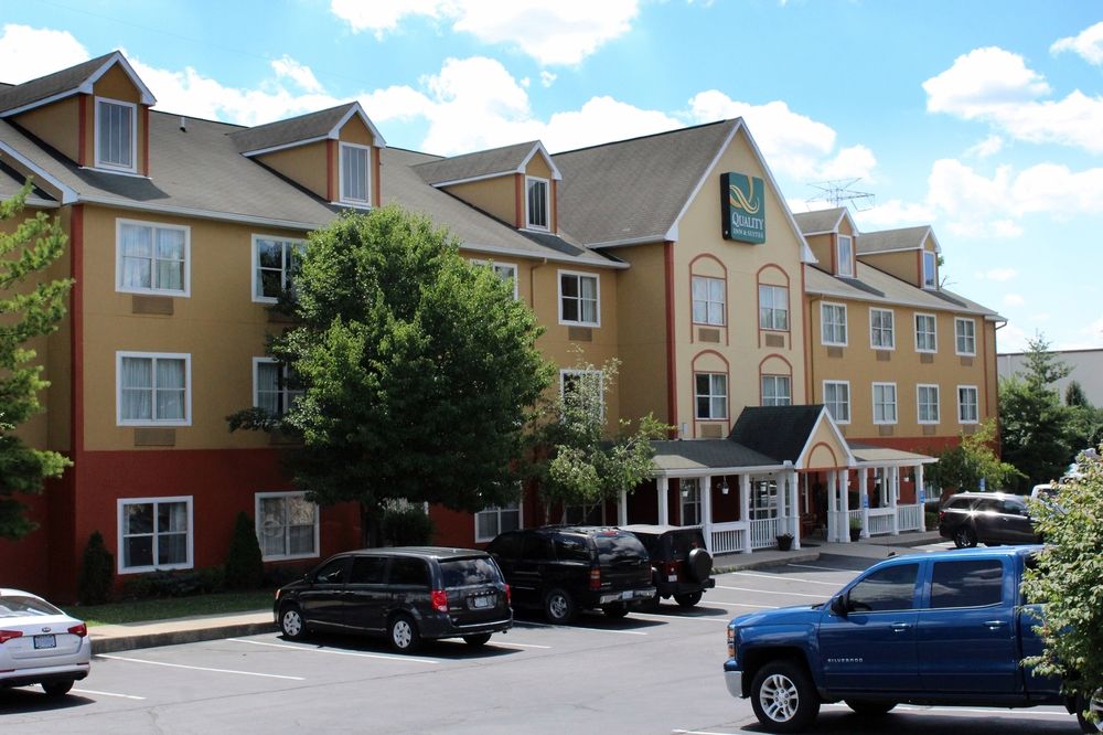 Quality Inn & Suites Cincinnati Sharonville image 1