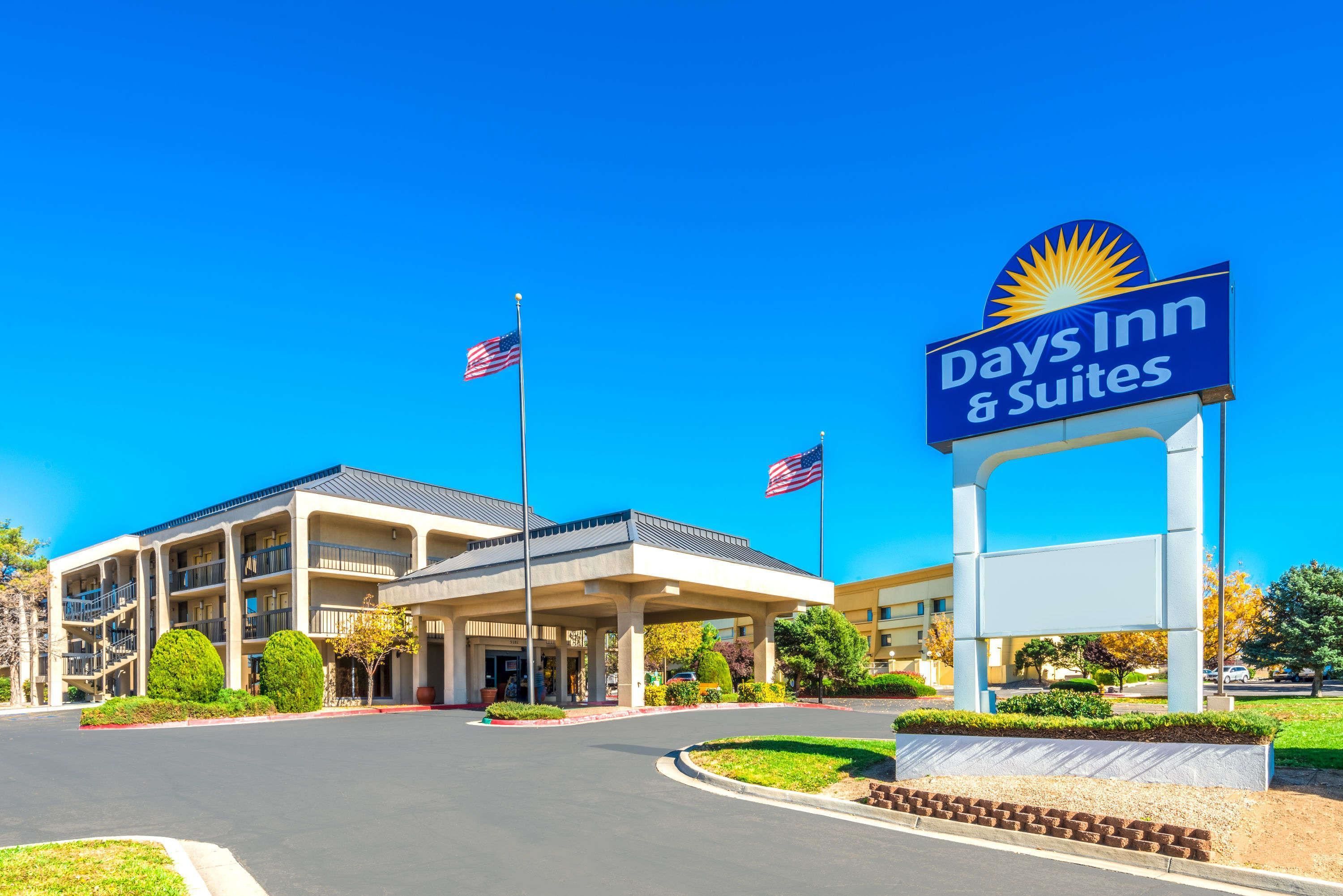 Days Inn & Suites by Wyndham Albuquerque North image 1