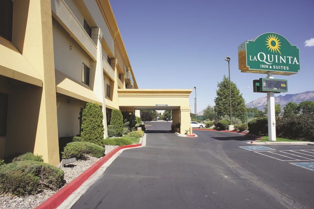 La Quinta Inn & Suites Albuquerque Journal Ctr NW image 1