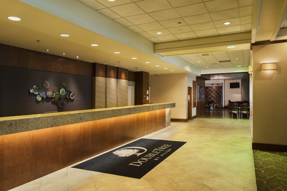 DoubleTree by Hilton Hotel & Executive Meeting Center Omaha-Downtown image 1