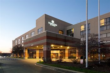 DoubleTree by Hilton Hartford - Bradley Airport - Tap to explore photos