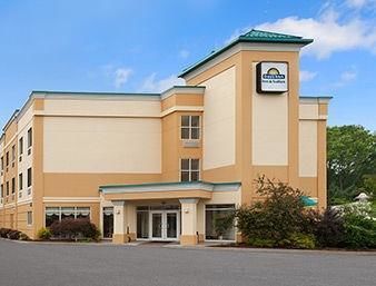 Days Inn & Suites by Wyndham Albany image 1