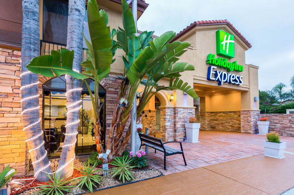 Holiday Inn Express San Diego - Sea World Area image 1