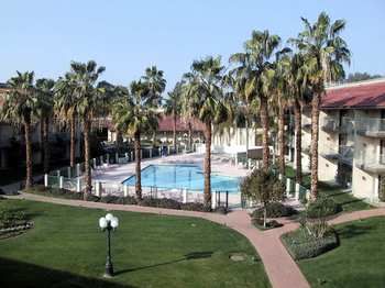 DoubleTree by Hilton Hotel Bakersfield - Tap to explore photos