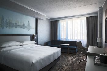 Courtyard by Marriott Chicago at Medical District-UIC image 1