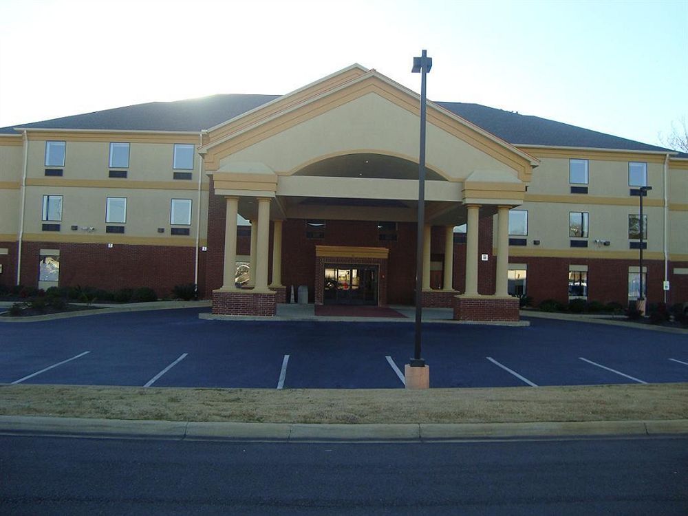 Ambassador Inn & Suites Tuscaloosa image 1
