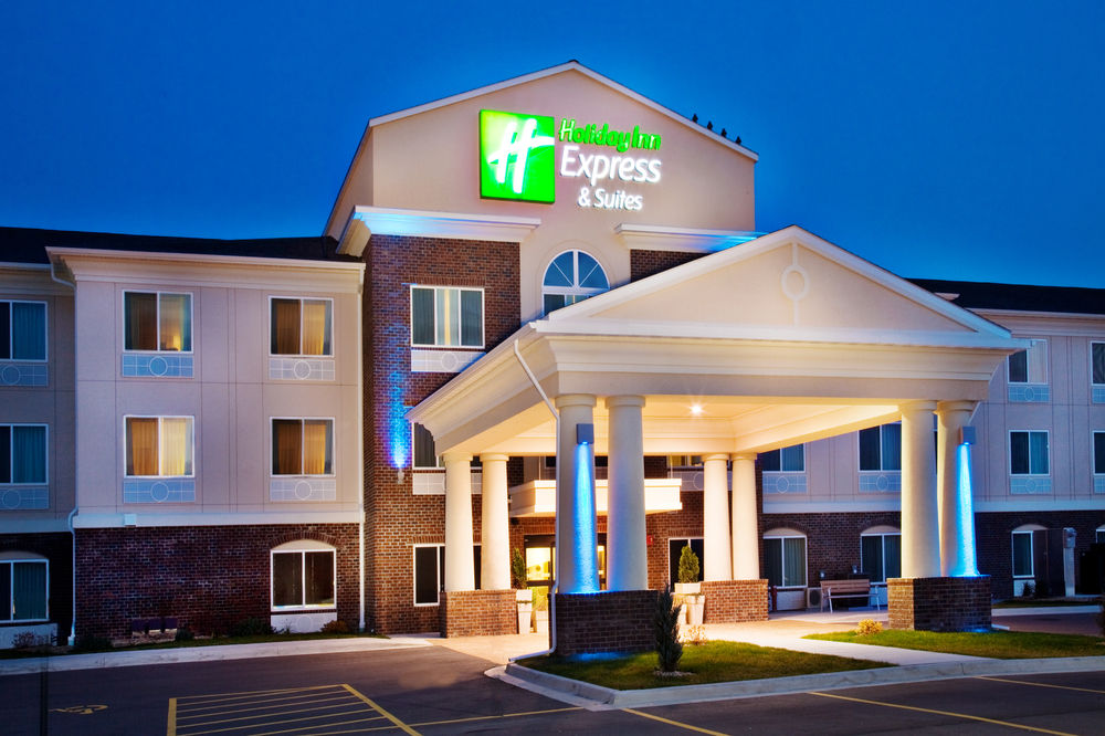 Holiday Inn Express Hotel & Suites - Dubuque West image 1
