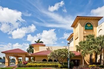 La Quinta Inn & Suites Fort Lauderdale Cypress Creek image 1