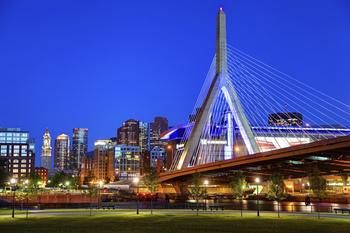 DoubleTree by Hilton Boston - Downtown - Tap to explore photos