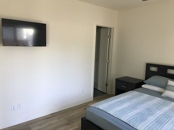 Modern Hillcrest 2 Bedroom