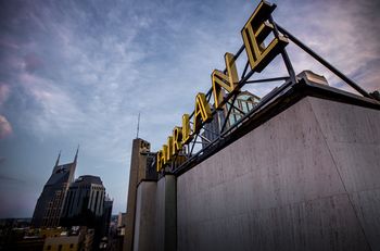 Fairlane Hotel - Tap to explore photos