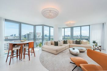 Setai Residence 3 bedroom by LRMB