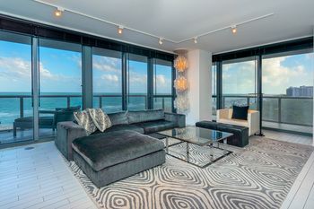 W Private Res. 2 bdrm with den by LRMB