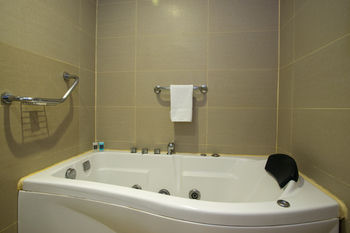 Jetted Tub