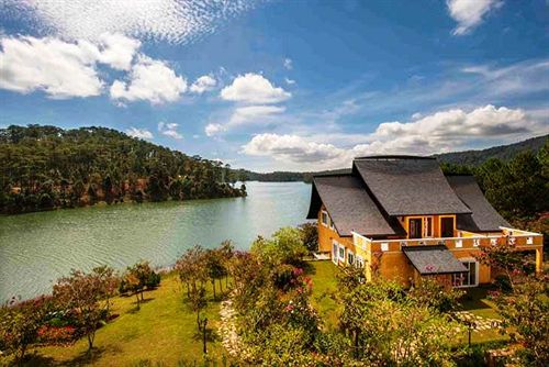 Binh An Village Resort Tuyen Lam lake Vietnam thumbnail