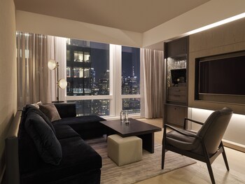 Equinox Hotel New York Room Type - Deluxe Suite, 1 Bedroom, Mobility Accessible, Corner (River View, 1 King Bed)