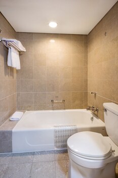 Asia International Hotel Guangzhou Room Type - Business Queen Room