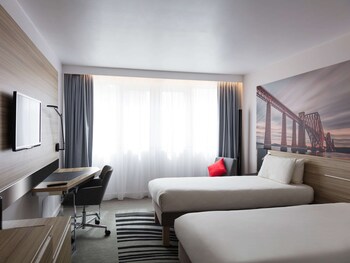 Novotel Edinburgh Centre Room Type - Standard room with 2 single beds