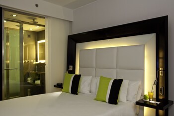 Novotel Buenos Aires Room Type - Superior Room with a queen-size bed