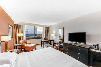 Hotel Fera Anaheim, a DoubleTree by Hilton - Tap to explore photos