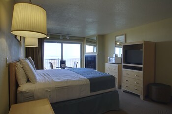 Hi-Tide Oceanfront Inn Room Type - King Room with Ocean View Hi-Tide Oceanfront Inn Room Type - King Room with Ocean View