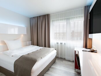 DORMERO Hotel Hannover Room Type - Double or Twin QUEEN SIZE BED