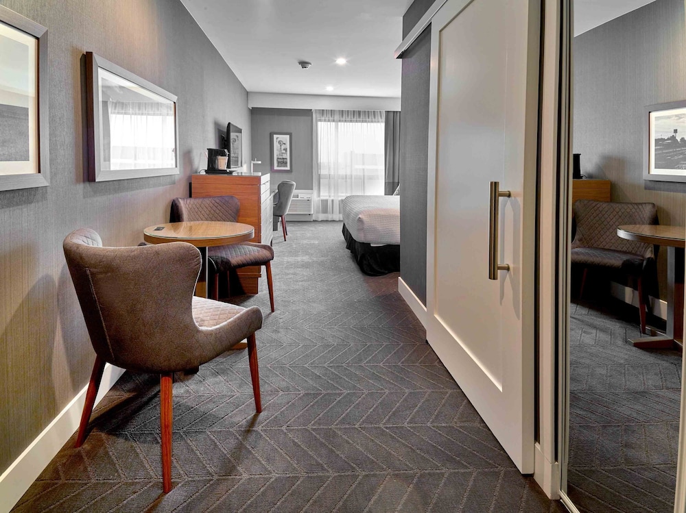 Sandman Signature Plano - Frisco Hotel - Tap to explore photos