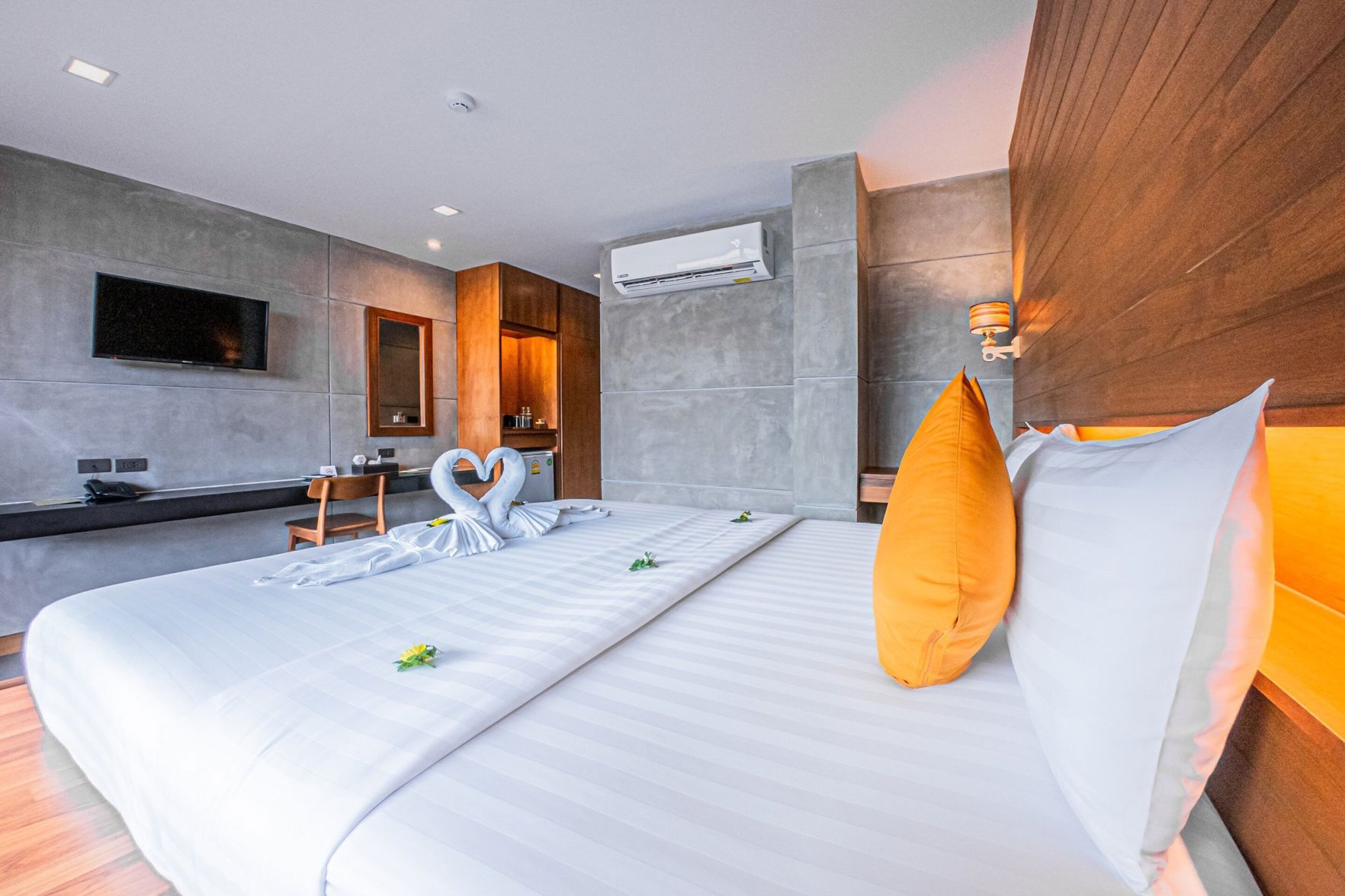 J4 Hotel Samui - Tap to explore photos